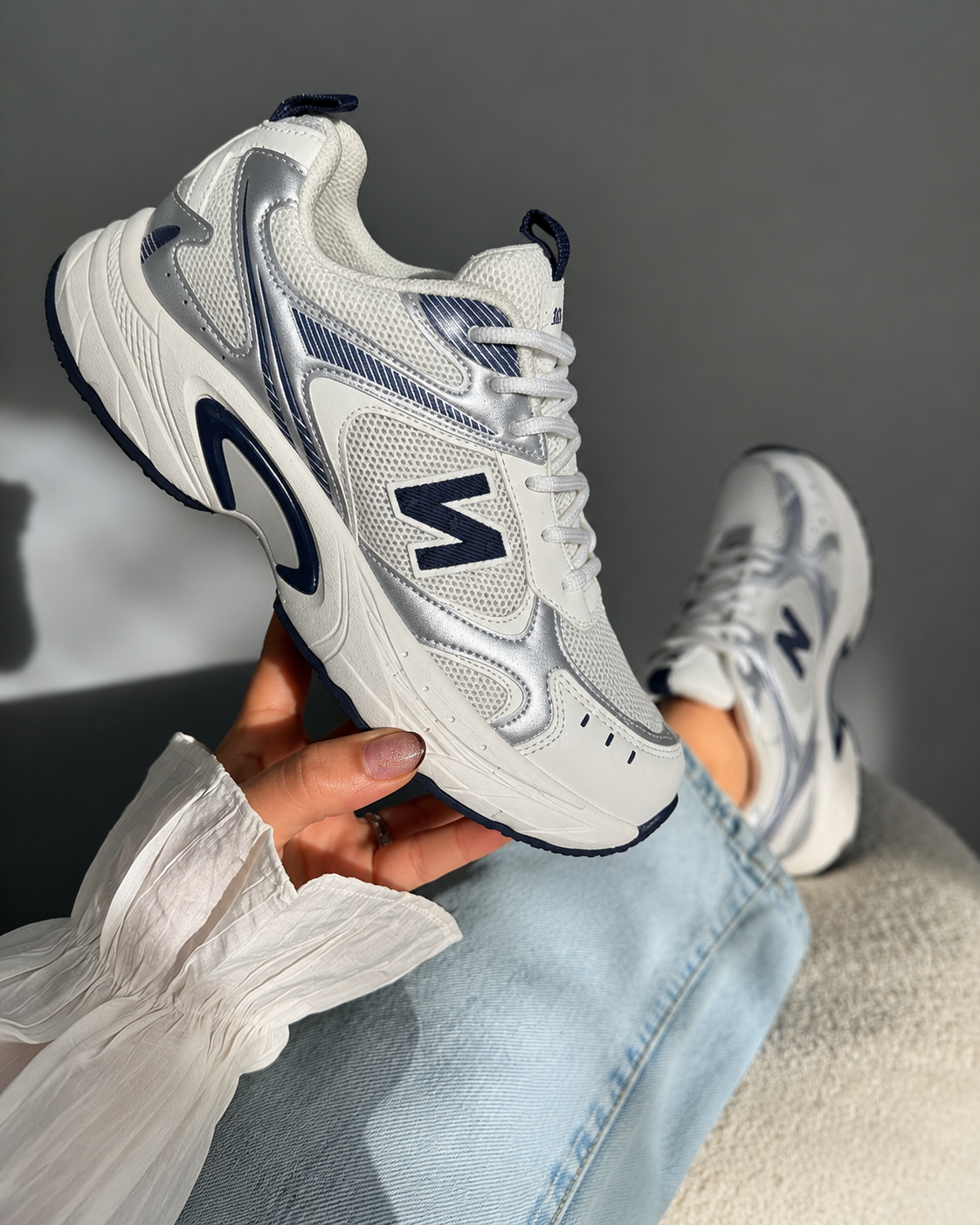 Tenis New Balance 530 Blanco Plateado Azul Marino