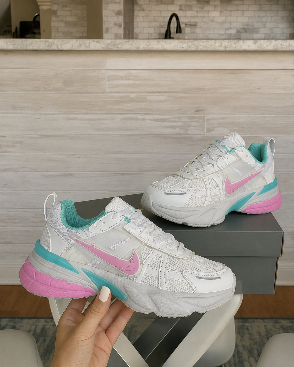 Tenis Nike V2K Run Blanco Rosado Verde Agua